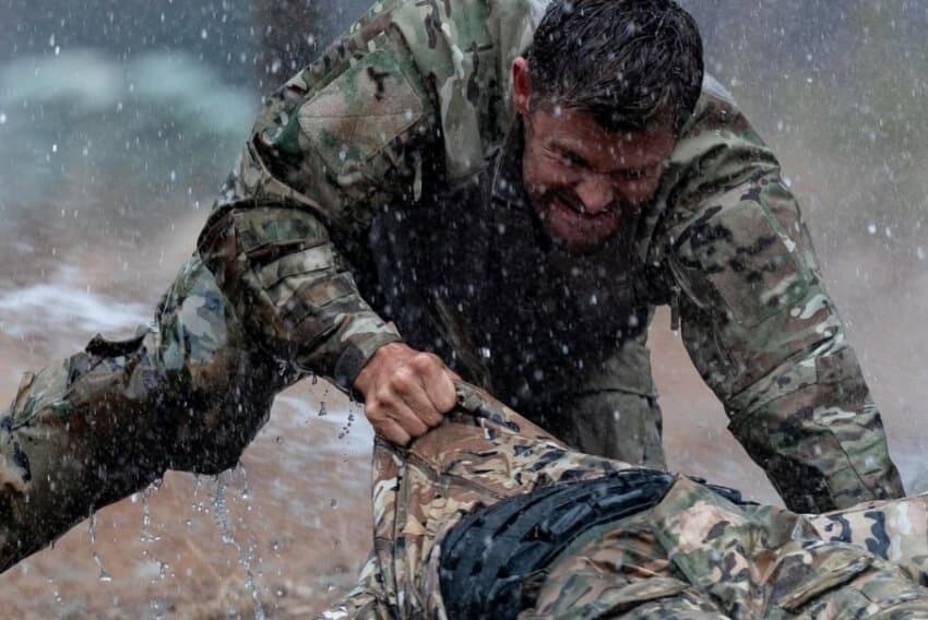 크리스 햄스워스 소름돋네_3.jpg