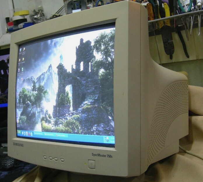 CRT모니터 VS 논란_1.png