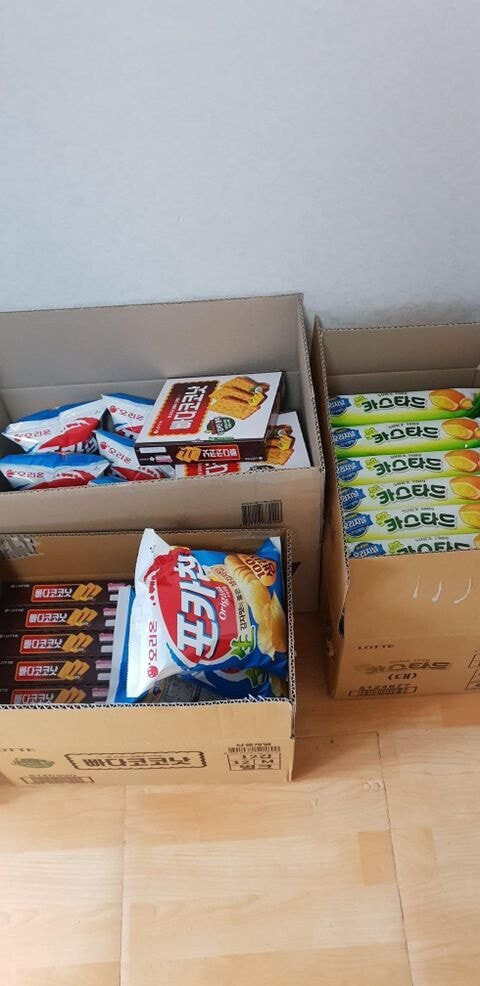 잠시 자리를 비운 사이 친구가 내 원룸에 사고를 치고 갔다.jpg_5.jpg