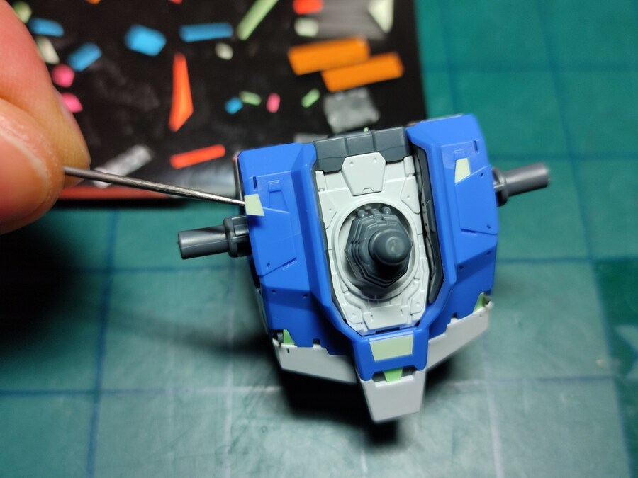 RG 하이뉴 건담 축광테이프 작업 마지막편(상체작업&간단 완성샷)_13.jpg