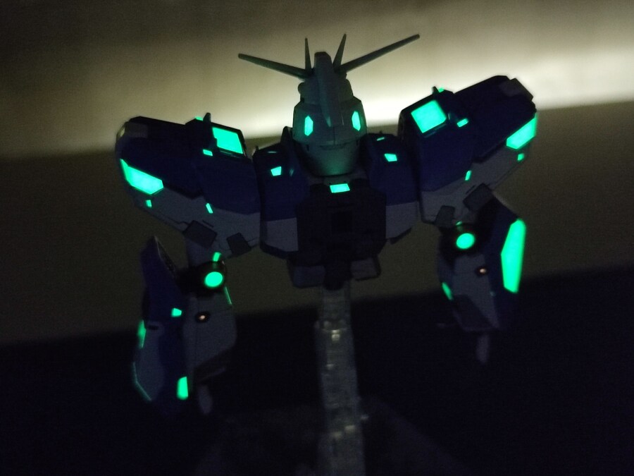 RG 하이뉴 건담 축광테이프 작업 마지막편(상체작업&간단 완성샷)_19.jpg