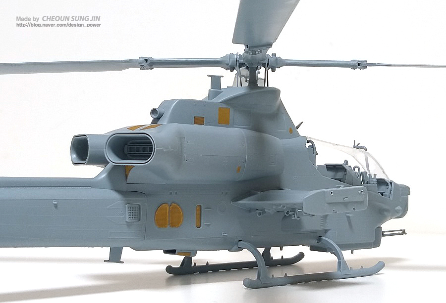 USMC AH-1Z Viper 'Shark Mouth' 프라모델_6.jpg