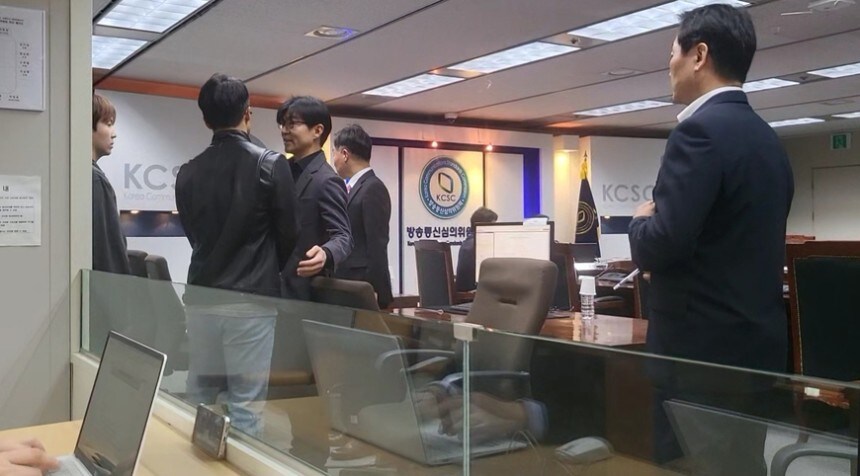 류희림, 민원사주 입장 묻는 기자에 '퇴장' 명령_1.jpg