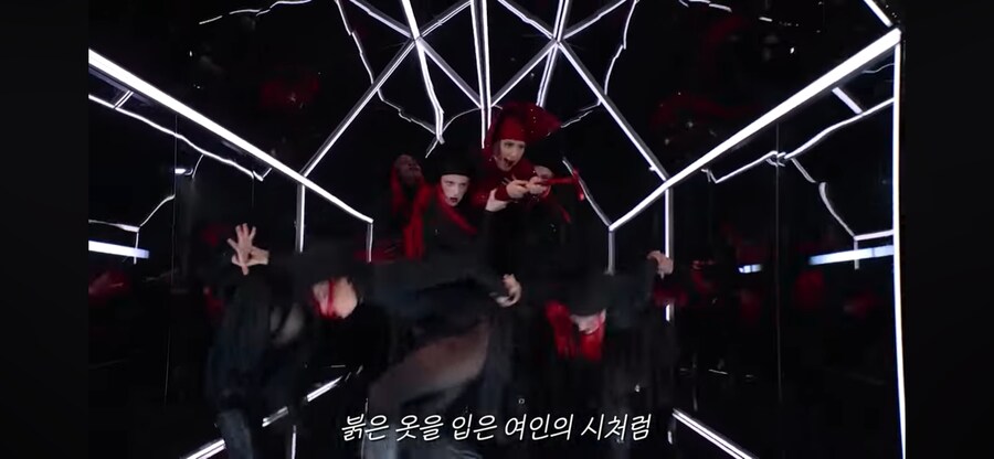 최근 레이디가가 라이브에 다들 놀라는 이유_5.png