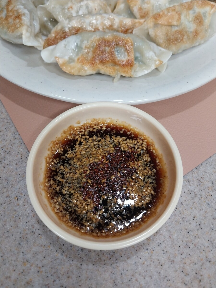 밤이 깊어져 만두 튀겨줬읍니다._6.jpg