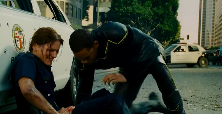 영화) 핸콕 명장면 "이제 착하게 살기로 결심한 핸콕" ㅋㅋㅋ_41.jpg