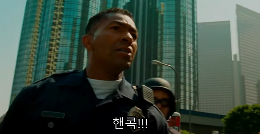 영화) 핸콕 명장면 "이제 착하게 살기로 결심한 핸콕" ㅋㅋㅋ_55.jpg