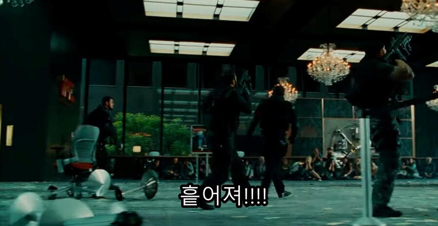 영화) 핸콕 명장면 "이제 착하게 살기로 결심한 핸콕" ㅋㅋㅋ_61.jpg