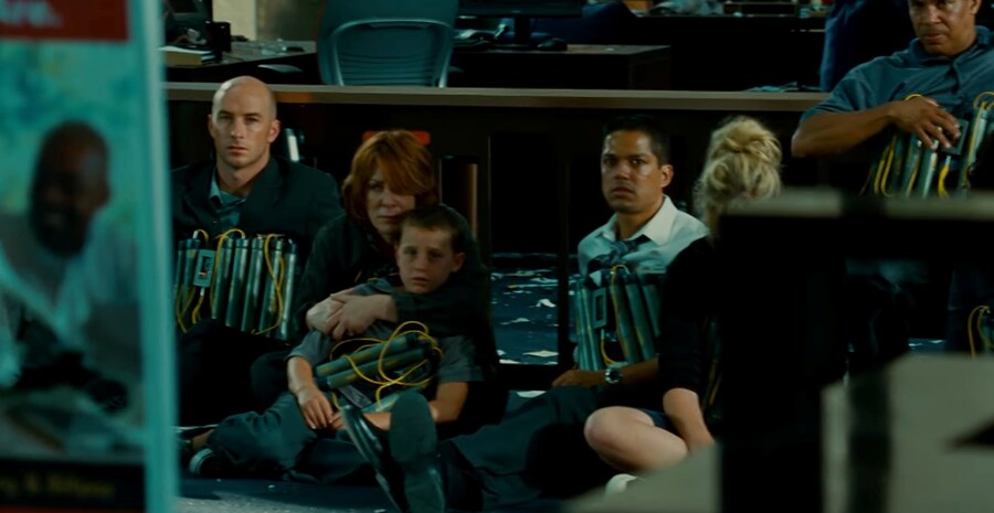 영화) 핸콕 명장면 "이제 착하게 살기로 결심한 핸콕" ㅋㅋㅋ_77.jpg