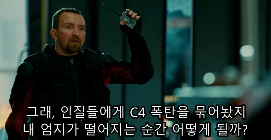 영화) 핸콕 명장면 "이제 착하게 살기로 결심한 핸콕" ㅋㅋㅋ_80.jpg