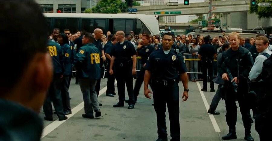 영화) 핸콕 명장면 "이제 착하게 살기로 결심한 핸콕" ㅋㅋㅋ_114.jpg