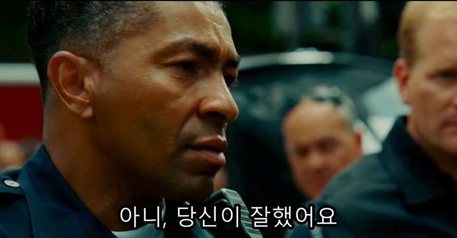 영화) 핸콕 명장면 "이제 착하게 살기로 결심한 핸콕" ㅋㅋㅋ_117.jpg