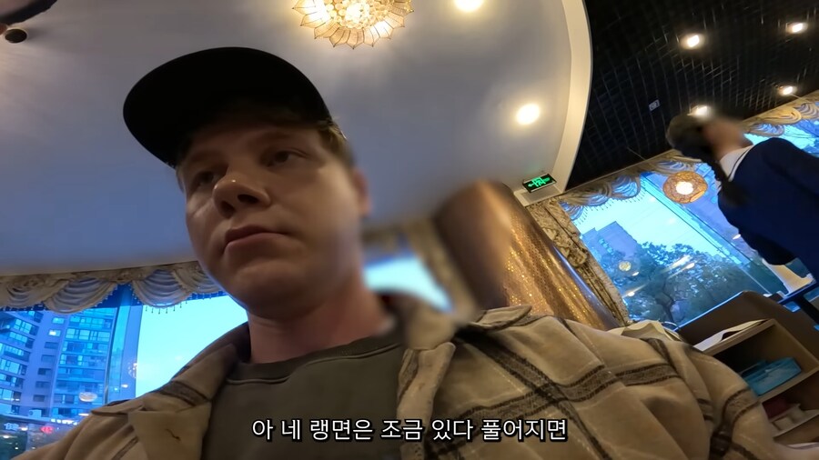 북한 식당에 외국인인 척 하고 잠입한 남조선 스파이.jpg_18.png