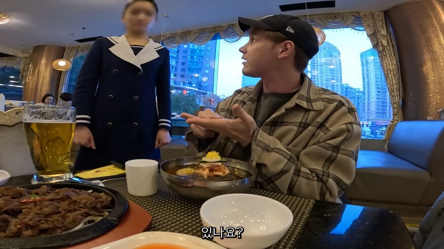 북한 식당에 외국인인 척 하고 잠입한 남조선 스파이.jpg_27.png