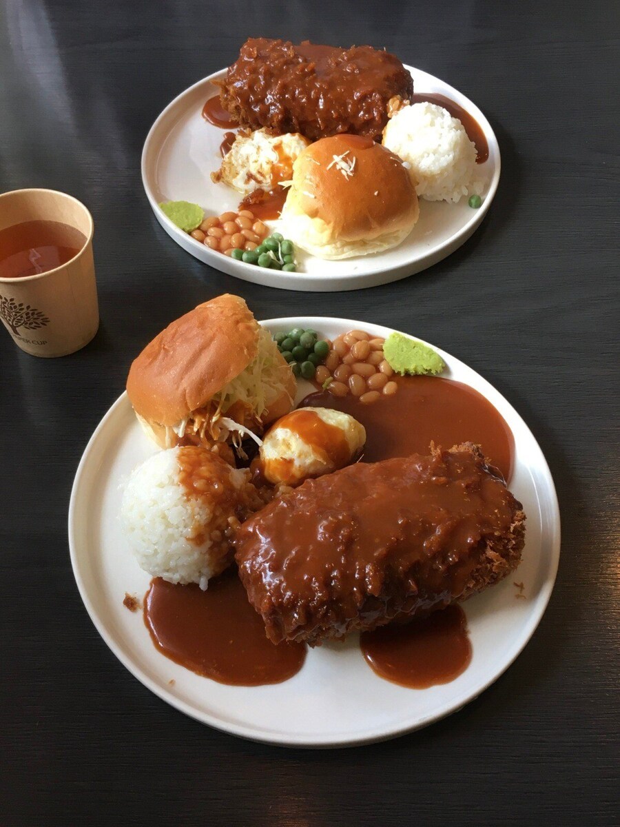 고기가 두툼하고 소스가 듬뿍 뿌려져서 큰 문제라는 돈까스_1.jpg