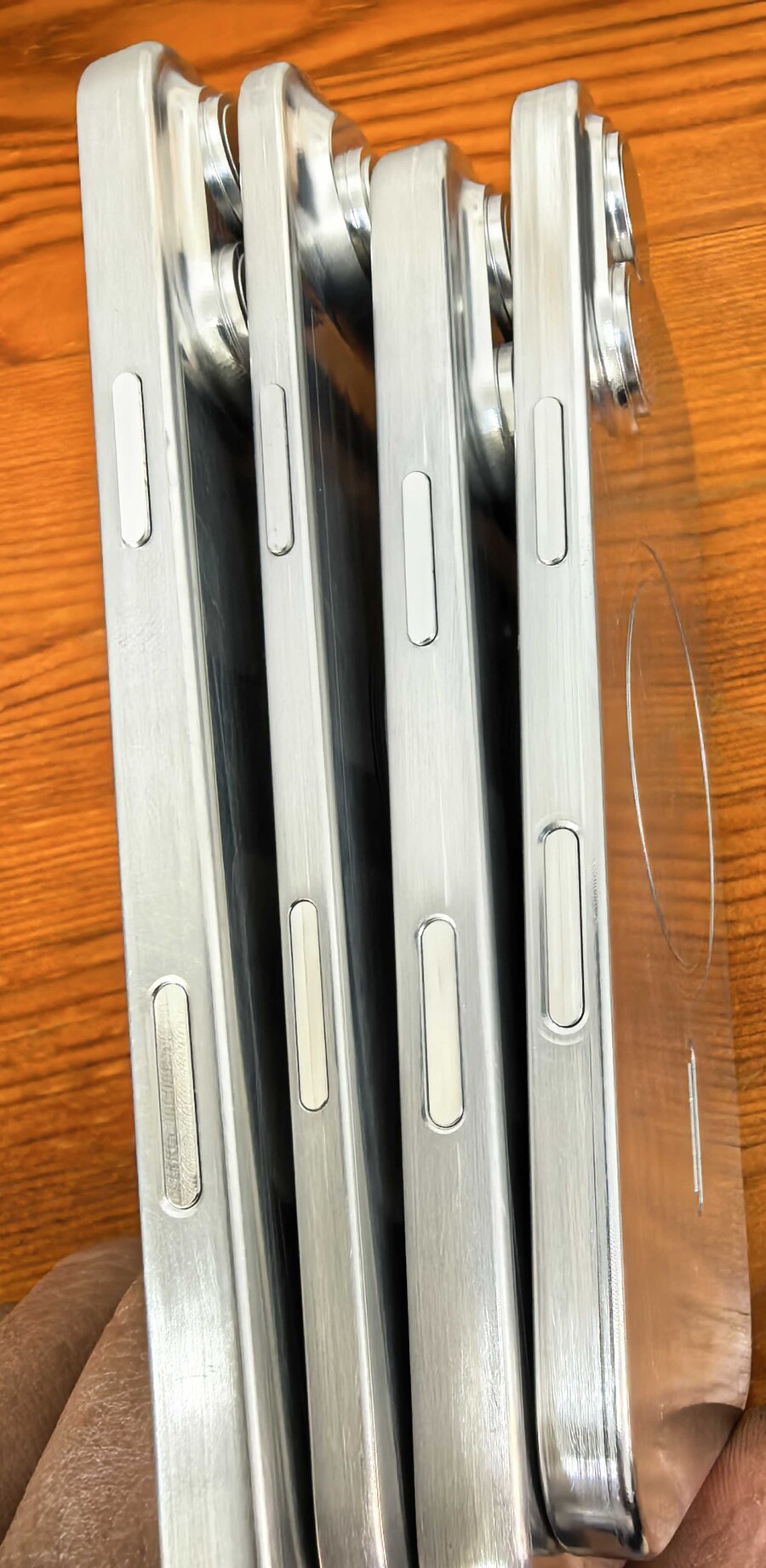 [루머] 새로 유출된? 아이폰 17 라인업 더미_4.jpg