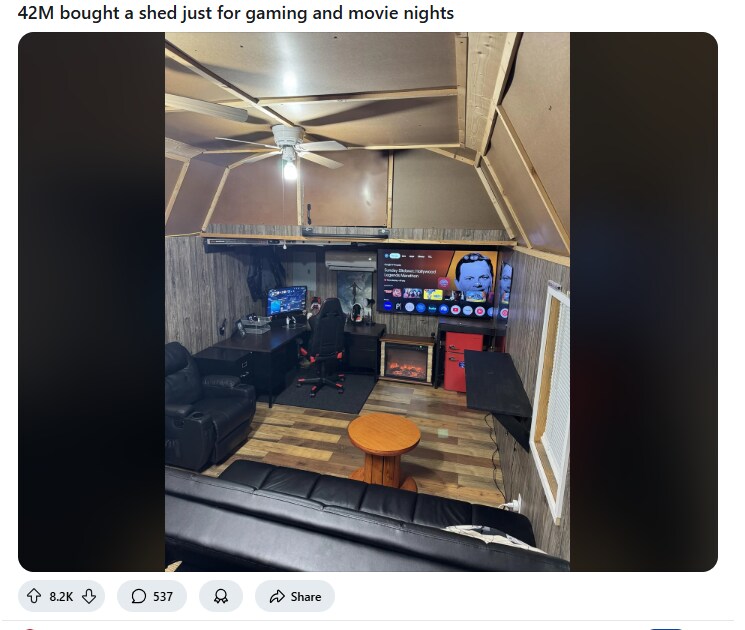 42살 레딧유저가 마련한 게임 및 영화 감상용 은신처.jpg_1.png
