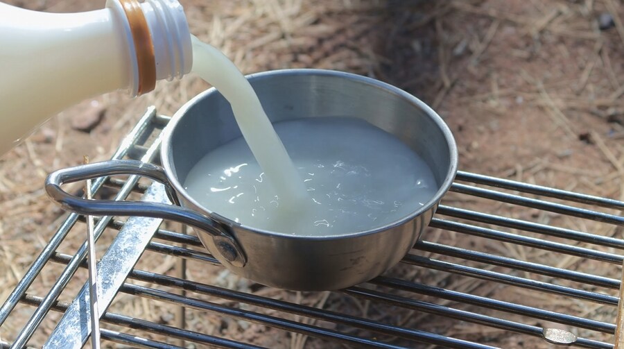 텐트에서 요리를 해보는 외국인_12.jpg