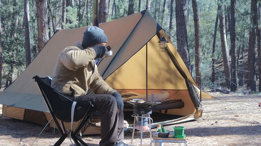 텐트에서 요리를 해보는 외국인_13.jpg