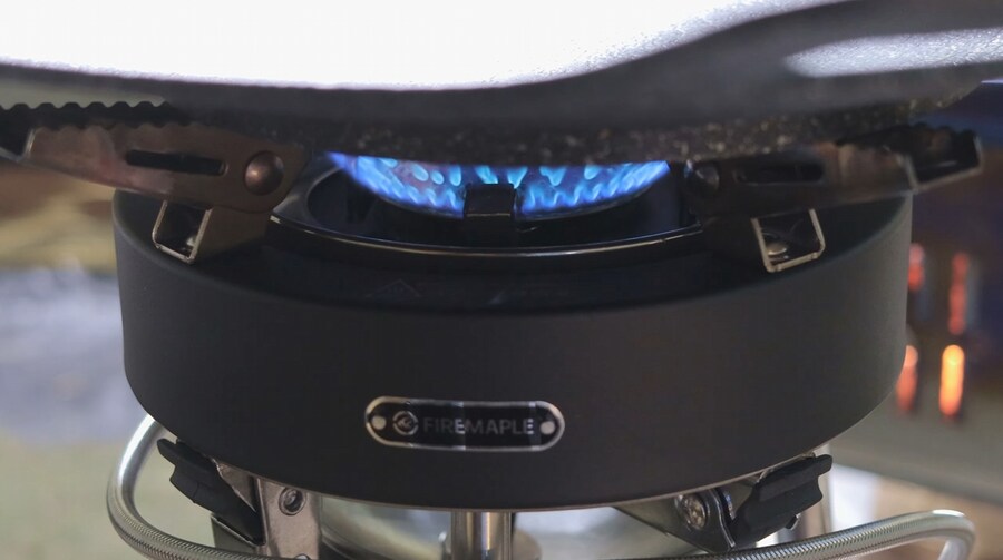 텐트에서 요리를 해보는 외국인_17.jpg