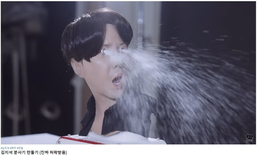 자기를 본딴 피규어를 본 연예인의 반응_1.jpg