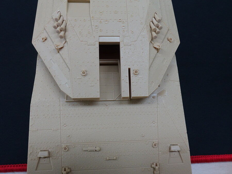 전차 유두에 피어싱 달아주기_2.jpg