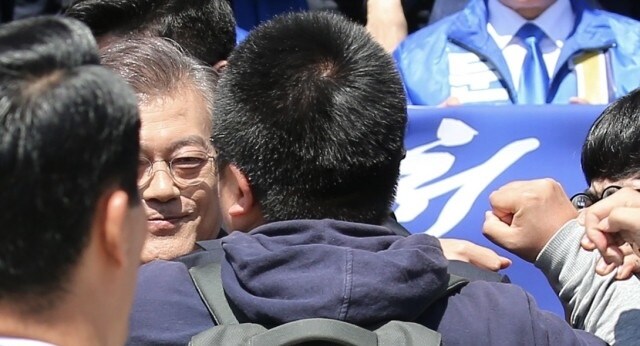 문재인) 이니를 드라마 만들어도 남주 배우 고르기 쉽지 않을텐데_2.jpg