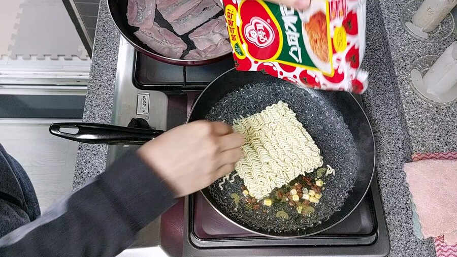 스파게티에는 치즈는 국룰이죠!_14.jpg