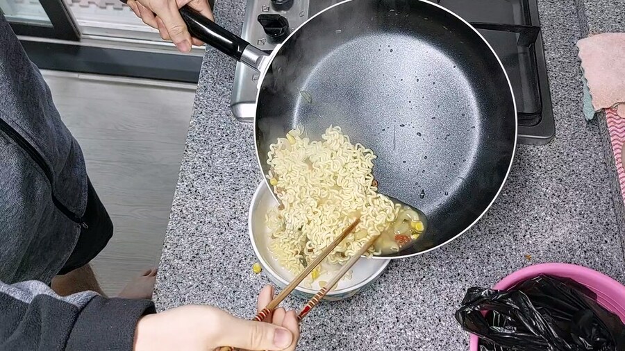 스파게티에는 치즈는 국룰이죠!_16.jpg