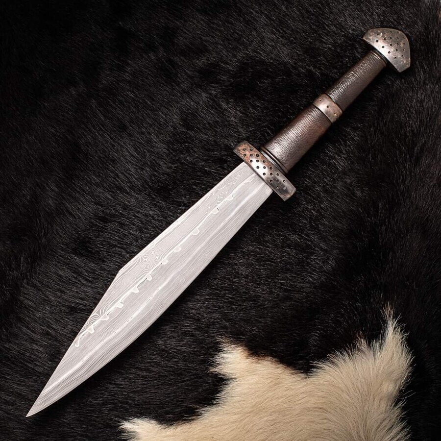 서양 대장장이 아저씨가 만든 무기들.GIF_3.jpg