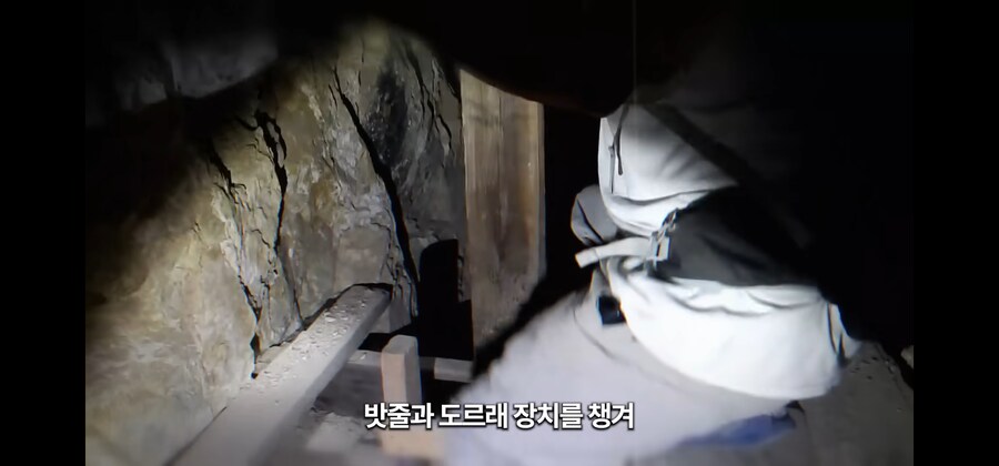 30미터 광산 바닥에 홀로 추락한 노인이 생존한 비결_9.jpg