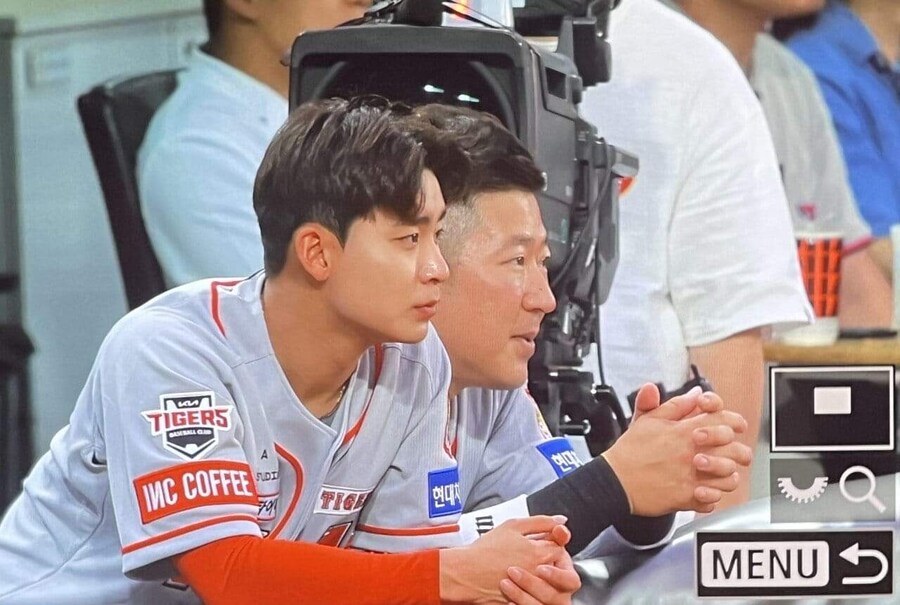 원근법 당당하게 무시한 머리 크기 차이.jpg_1.jpg