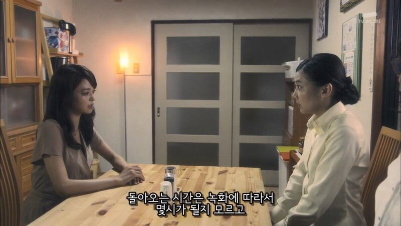 갓 입싸한 가정부를 모욕하는 고용주의 남매_3.jpg