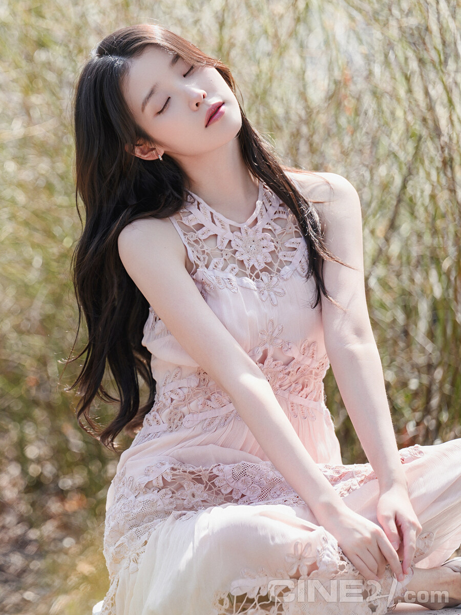 [씨네21] 1500호 아이유 화보 사진_8.jpg