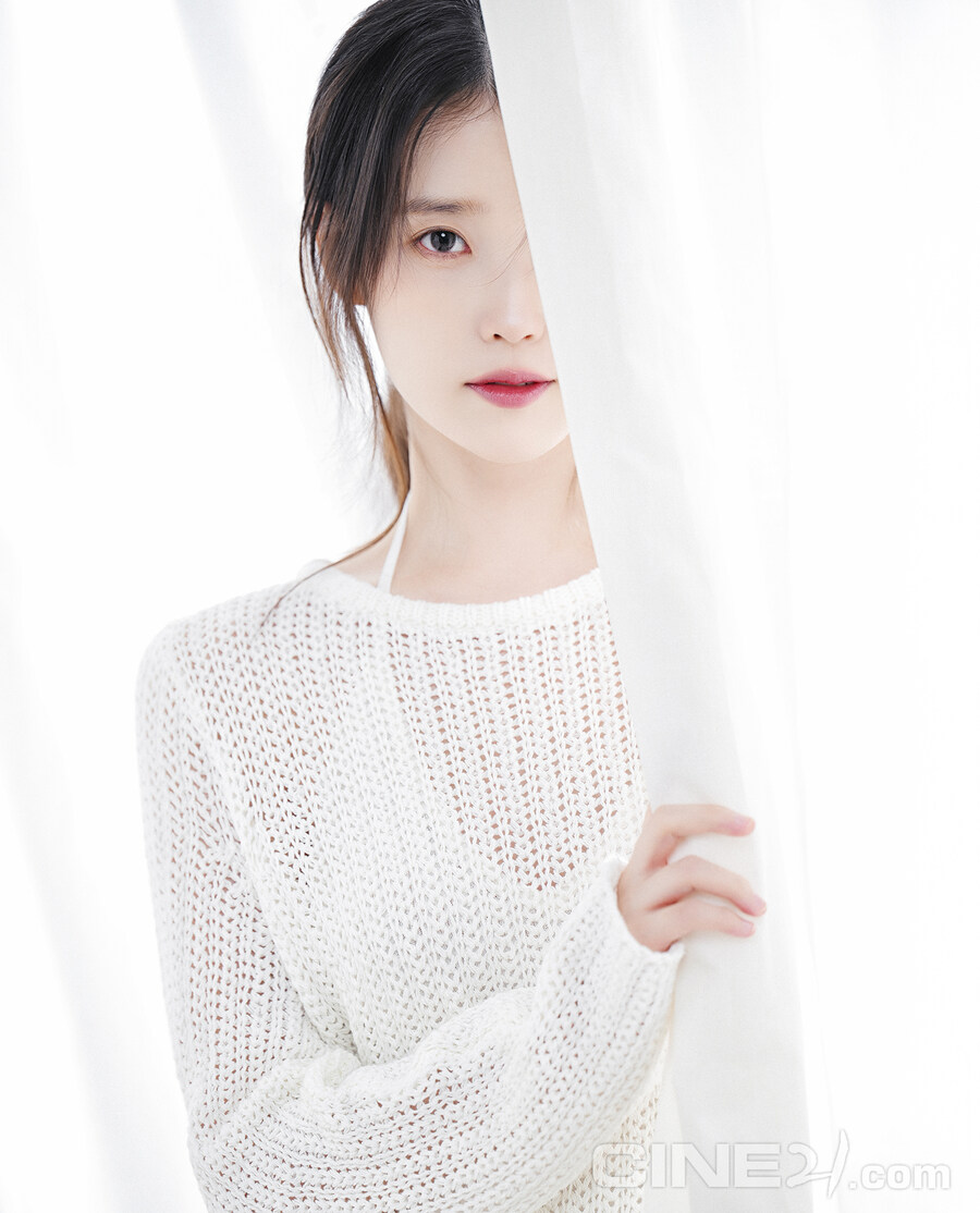 [씨네21] 1500호 아이유 화보 사진_9.jpg