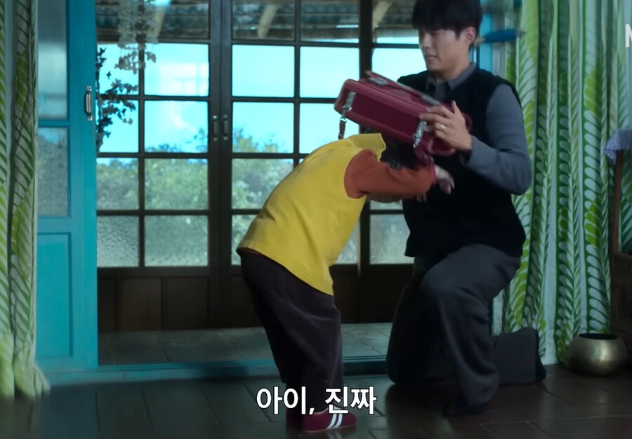 폭싹속았수다) "못하겠으면 빠꾸해, 뒤에 아빠가 있으니까"_23.jpg