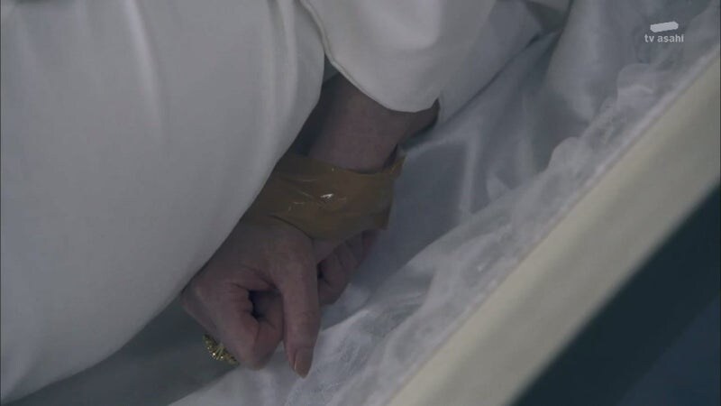 어머니 장례식을 치루는데 어머니가 살아돌아왔다_41.jpg