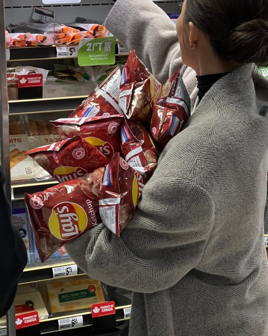 250403.화사.인스타그램 08.jpg