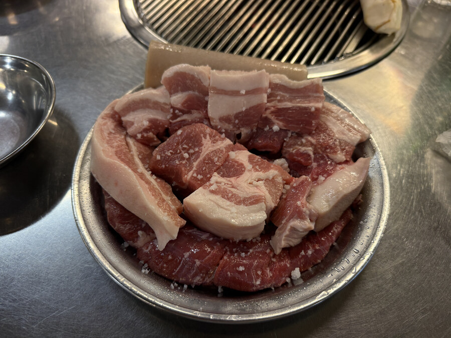 김포에서 먹는 돼지한근 연탄구이_(+육회)_5.jpg