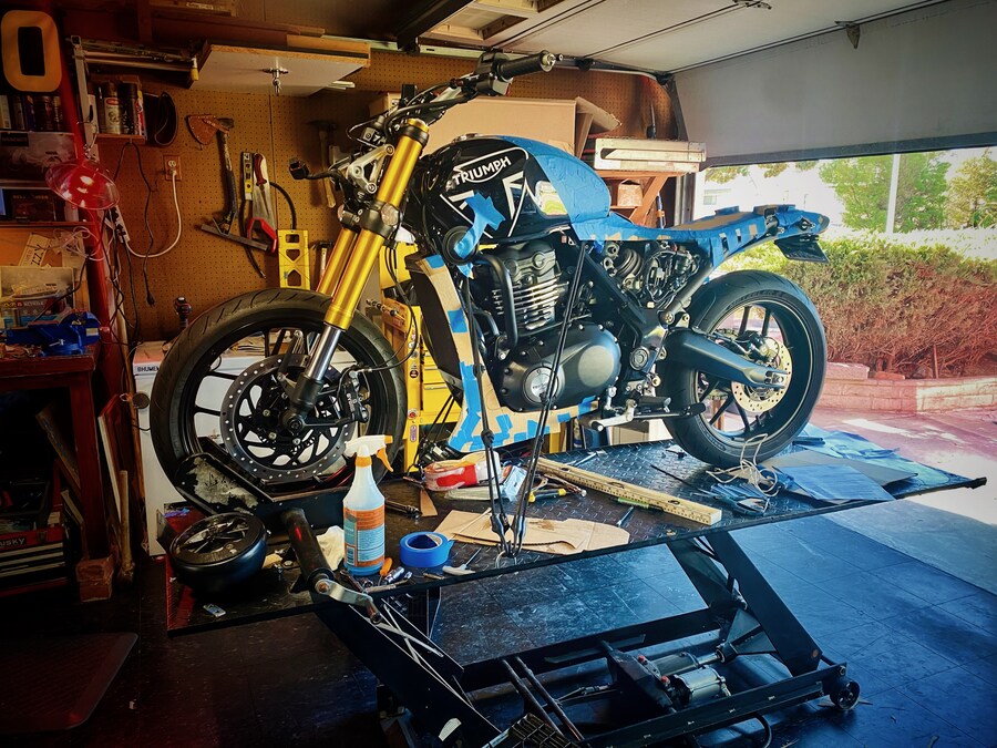커스텀 트라이엄프 스피드 400 제작-완성-전시_6.jpg