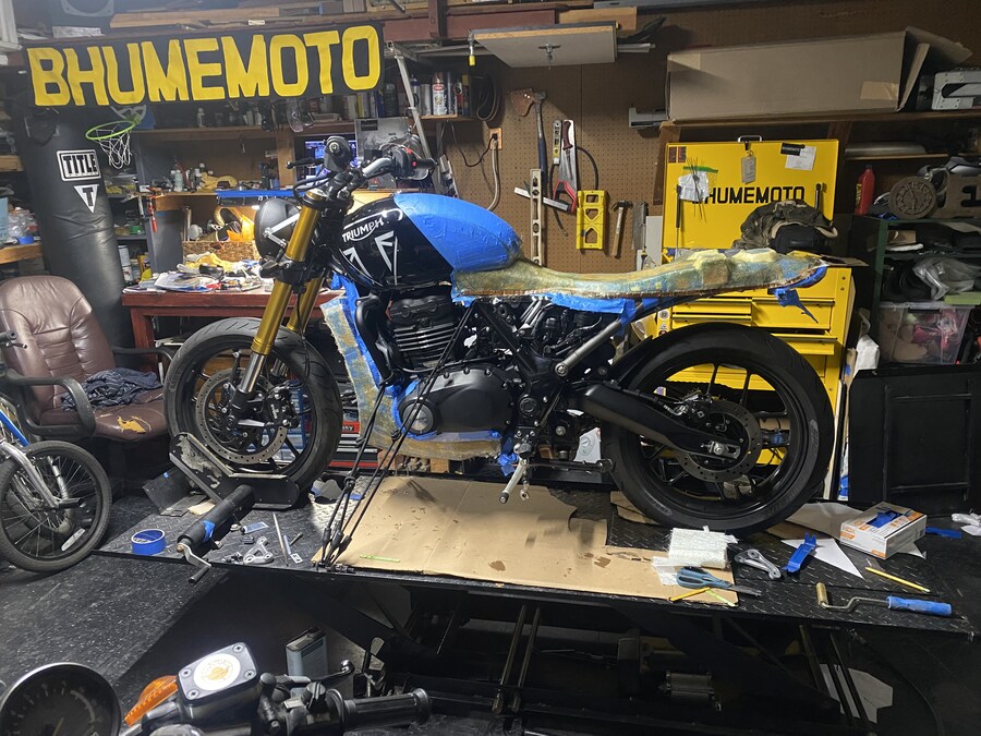 커스텀 트라이엄프 스피드 400 제작-완성-전시_7.jpg