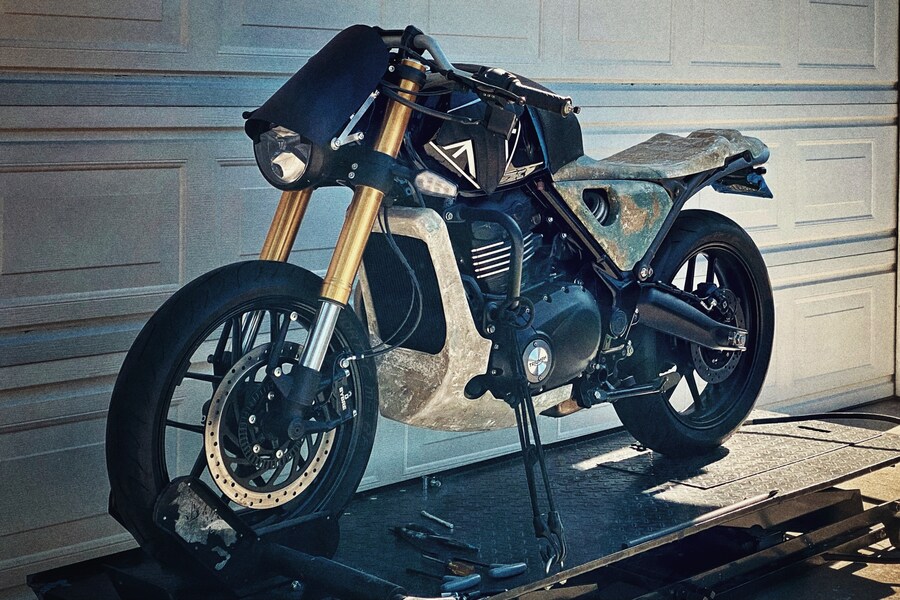 커스텀 트라이엄프 스피드 400 제작-완성-전시_11.jpg