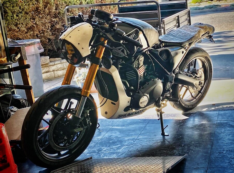 커스텀 트라이엄프 스피드 400 제작-완성-전시_18.jpg