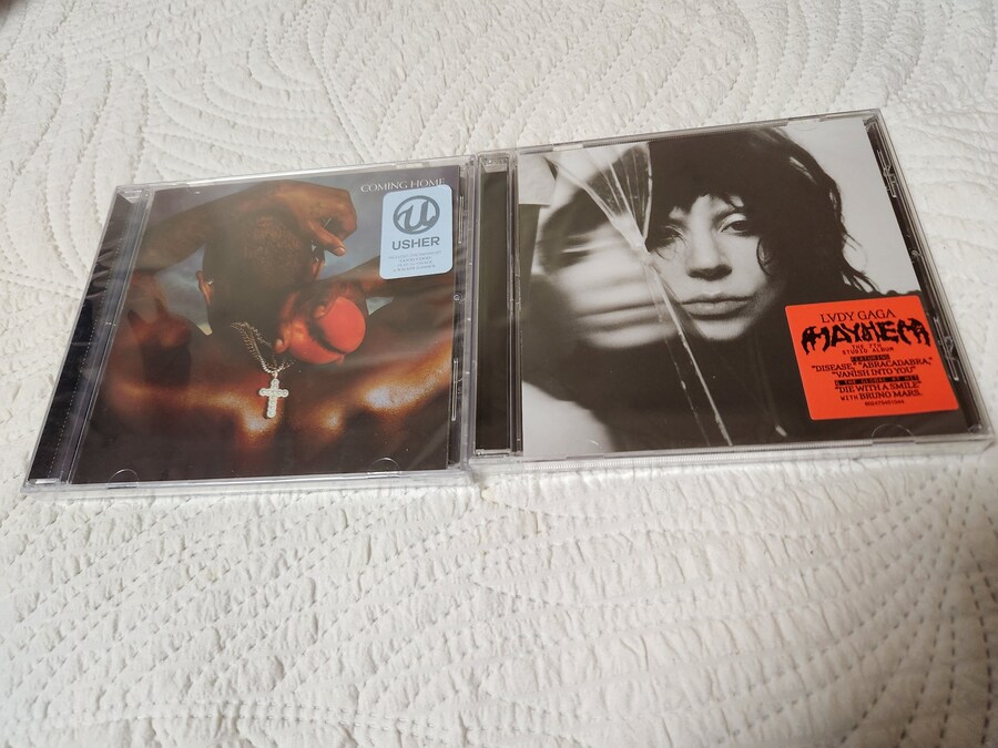 오늘 도착한 어셔 & 레이디 가가 신보_1.jpg