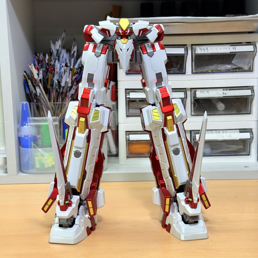 SMP 반프레이오스 하반신(AR-3 파워드) 완성 (도색 작업 중)_5.jpg