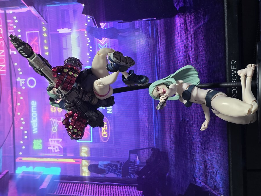 로만키 레베카 피규어_3.jpg