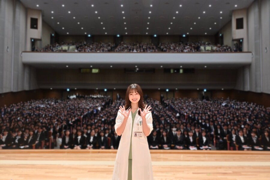 하시모토 칸나가 의대 입학식에서 백의 입은게 논란_3.jpg