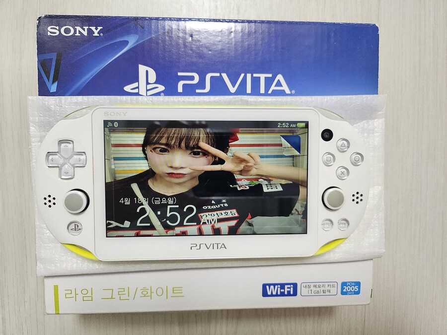PS vita PCH 2005 라임 그린_3.jpg