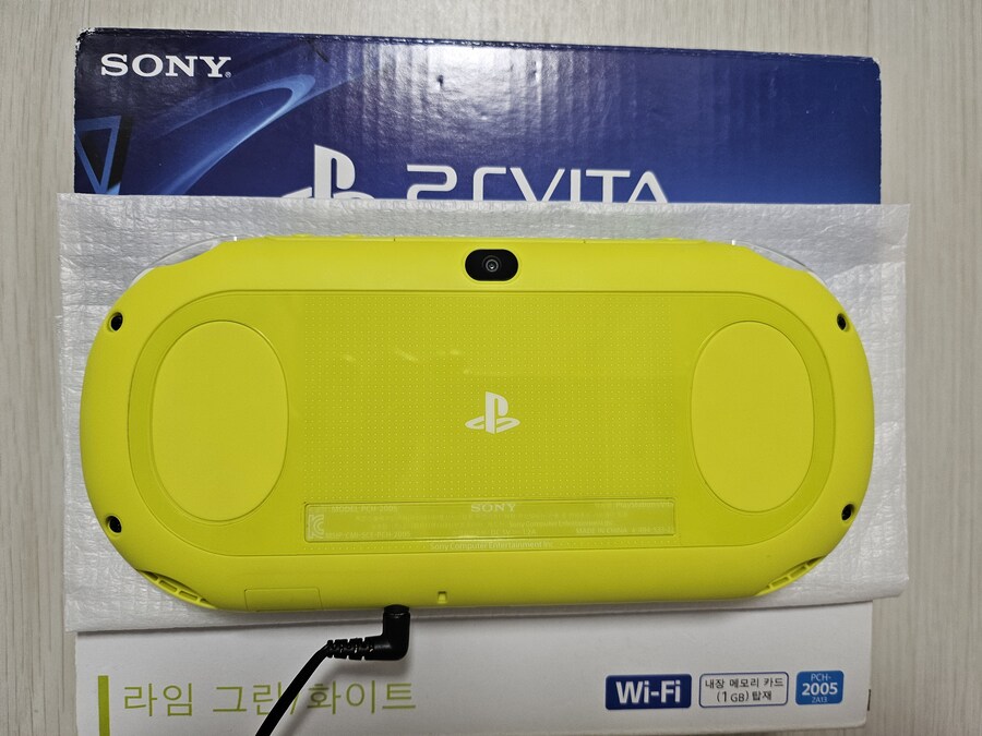 PS vita PCH 2005 라임 그린_5.jpg