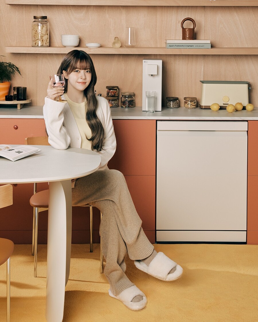 (엔믹스)촬영장에서 Jammy지게 놀다 간 화보 촬영 메이킹 필름_16.jpg